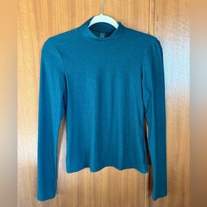 Beyond Yoga mock turtleneck top. S. Green